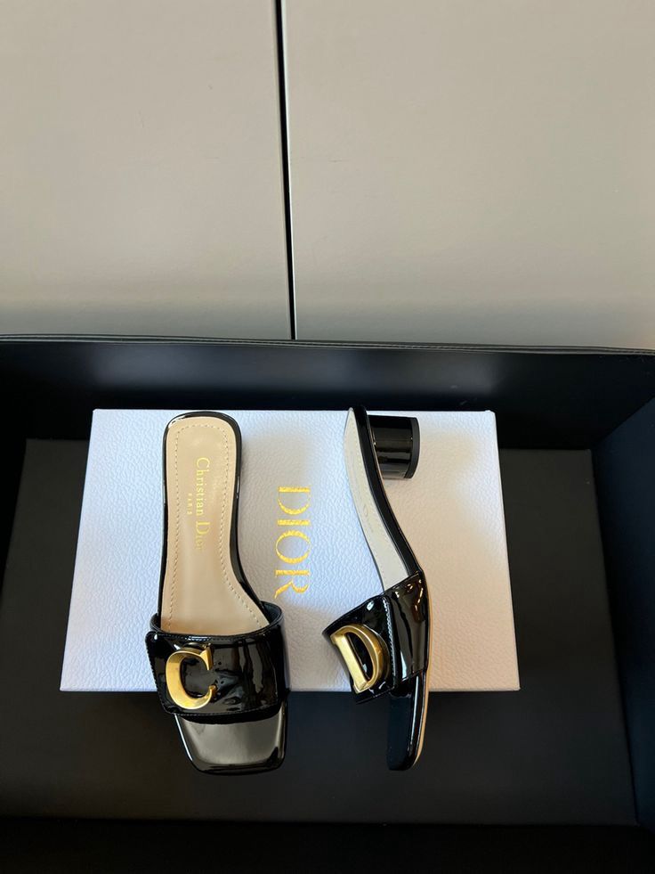 CHRISTIAN DIOR SLIPONS HEELS
