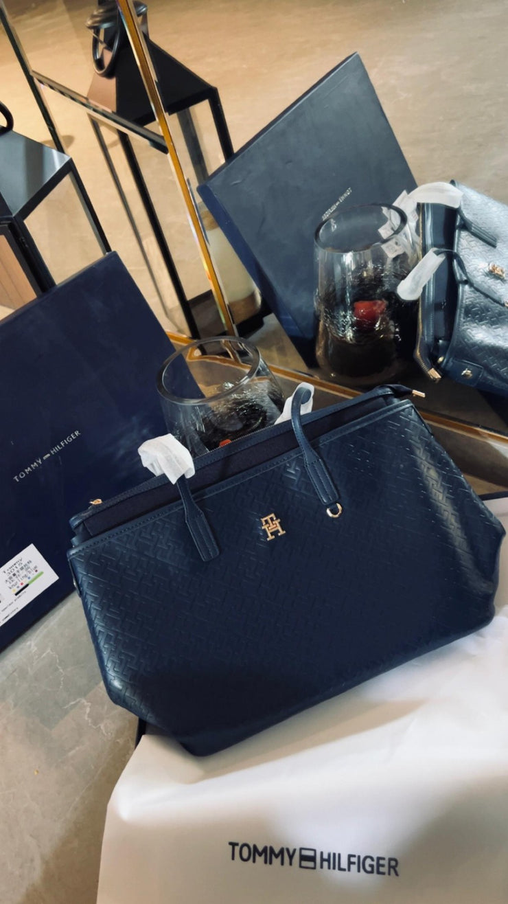 Tommy Hilfiger Large Monoplay leather Tote Bag with Detachable Inner laptop sleeve