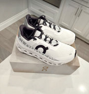 OnCloud Monster White  Black ❤️