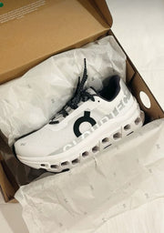 OnCloud Monster White  Black ❤️
