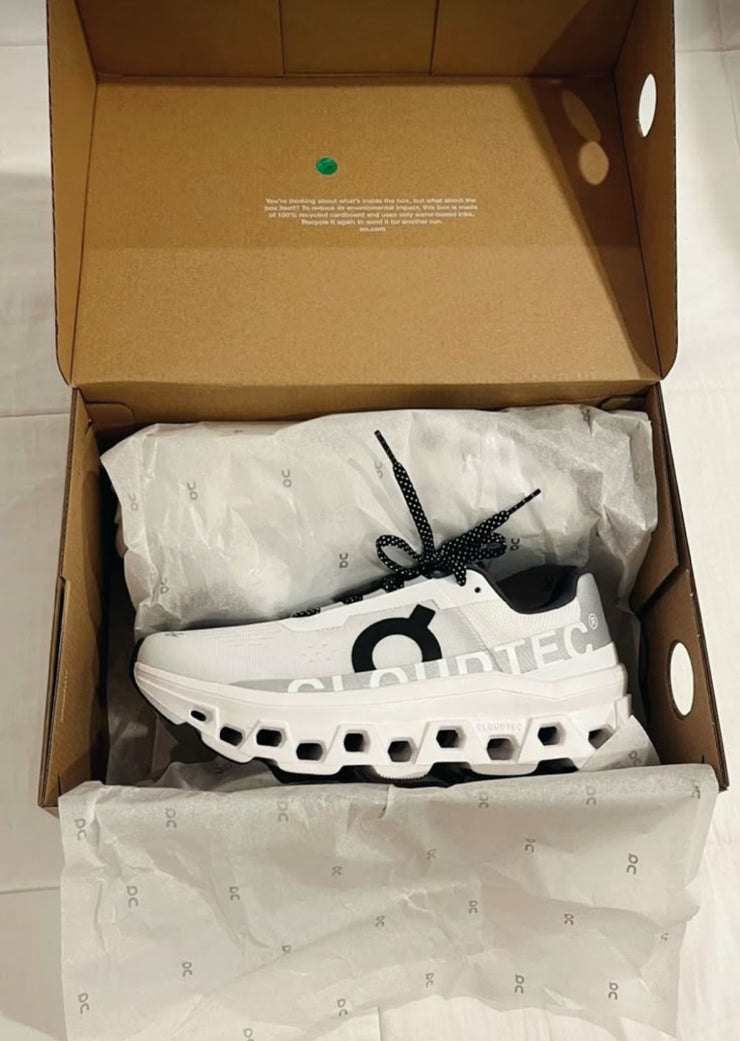 OnCloud Monster White  Black ❤️
