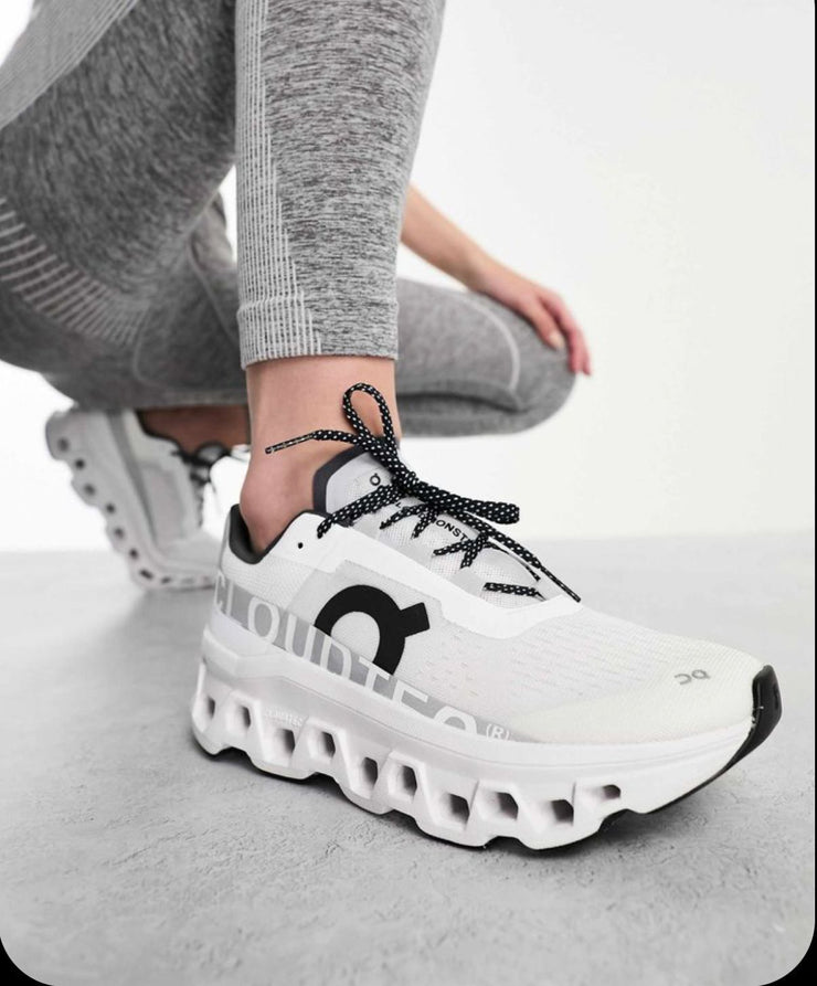 OnCloud Monster White  Black ❤️