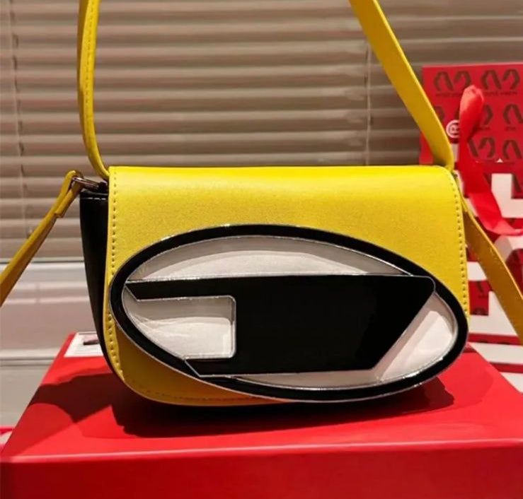 Elegant Evening Crossbody Bag – Women’s Leather Saddle Purse