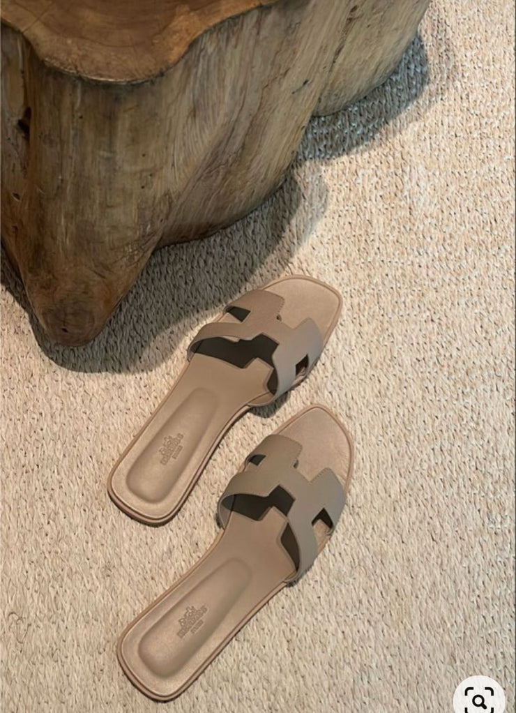 Hermes Oran Flats